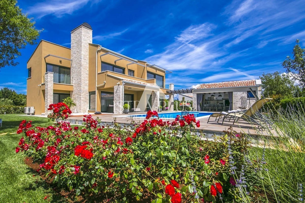 Einzigartige Luxusvilla mit freiem Blick!!