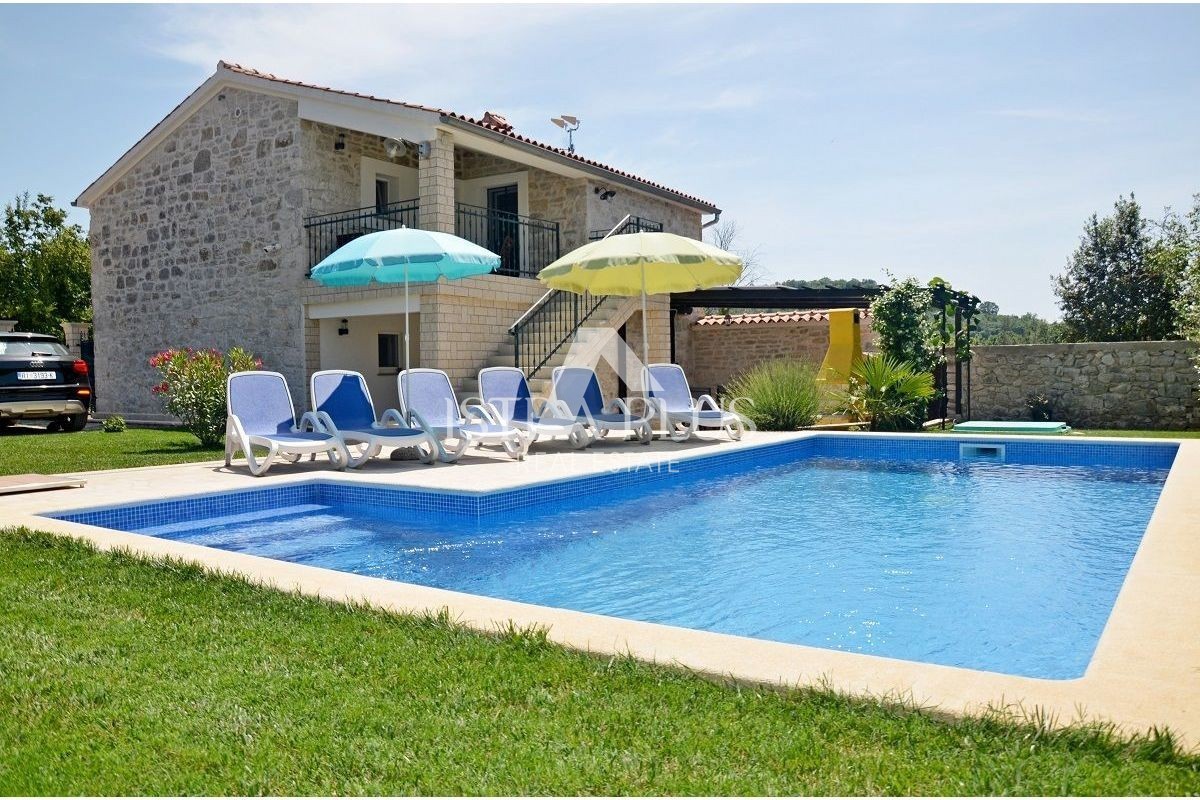 Haus mit Pool im mediterranen Stil, 4 km von Poreč entfernt