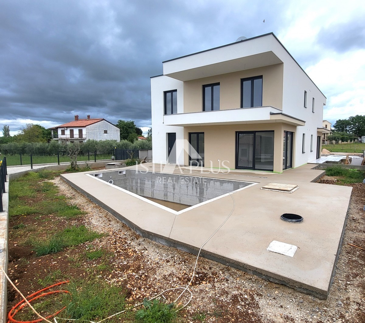 Doppelhaushälfte mit Pool – in der Nähe von Poreč