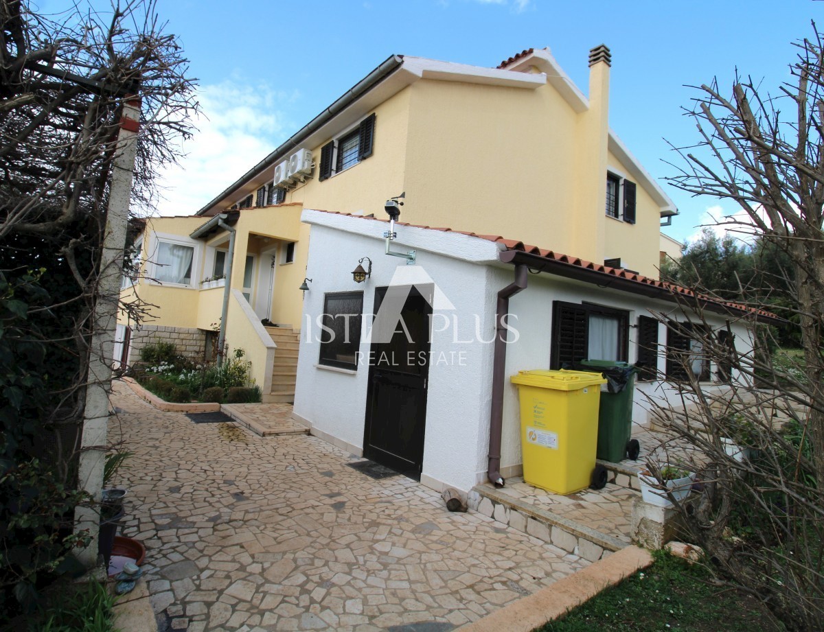 Haus mit zwei Wohnungen – Umgebung von Poreč