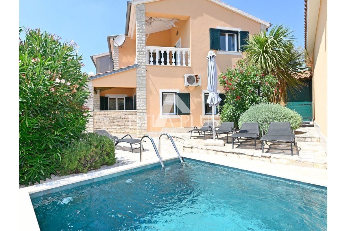 ISTRIEN, rund um Poreč - Haus mit Pool und Garage + MEERBLICK!