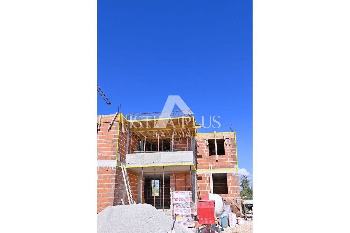 ISTRA, Tar - NOVOGRADNJA, trosoban stan na I. katu!