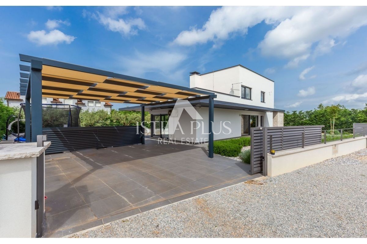 BEAUTIFUL VILLA WITH POOL-NEW -MODERN ARCHITECTURE !!