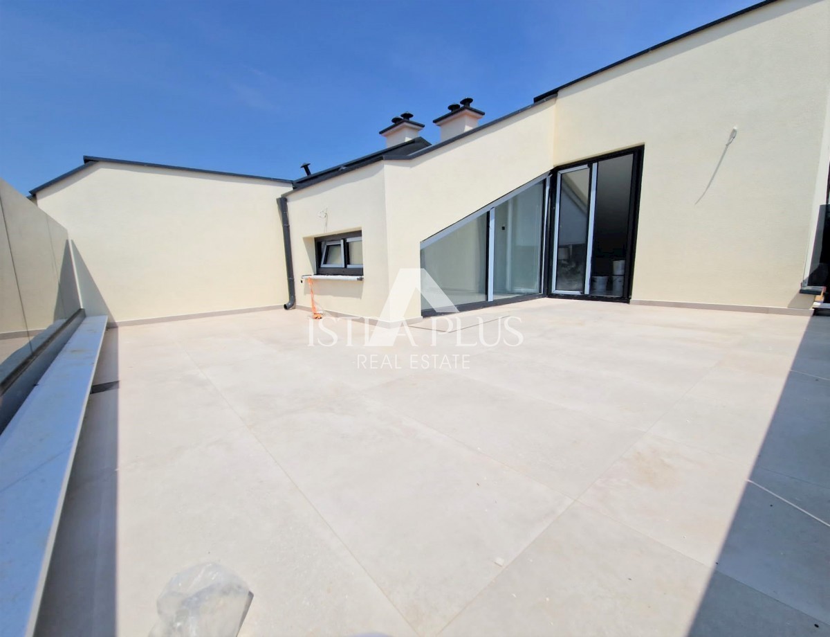 Čudovito stanovanje v Poreču s panoramskim pogledom na morje