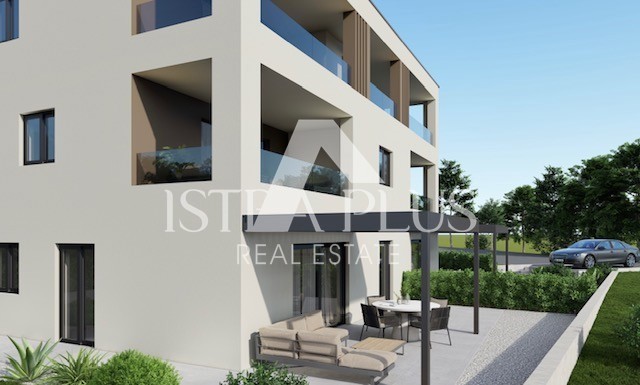 New construction in Poreč, 800m from the sea, Apartment B on the ground floor with a yard