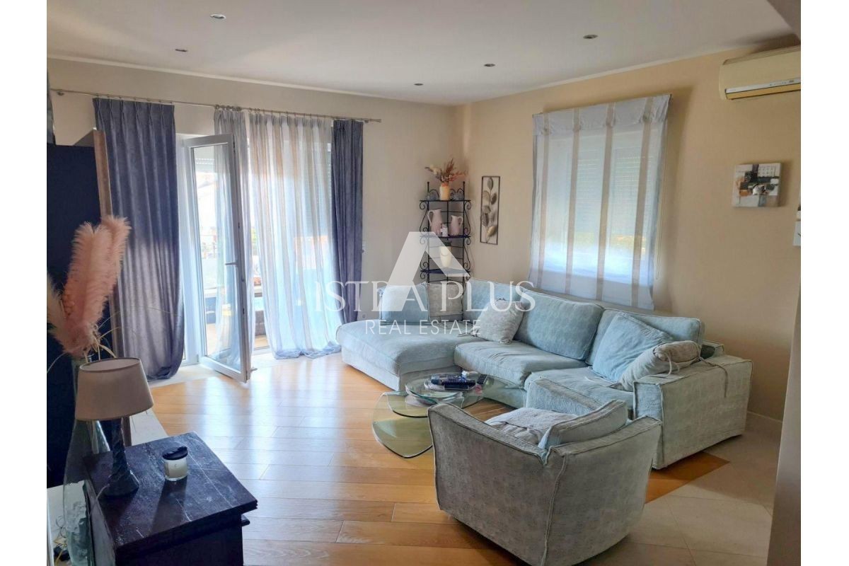 Poreč 1500M , prekrasan  stan u prizemlju sa dvorištem