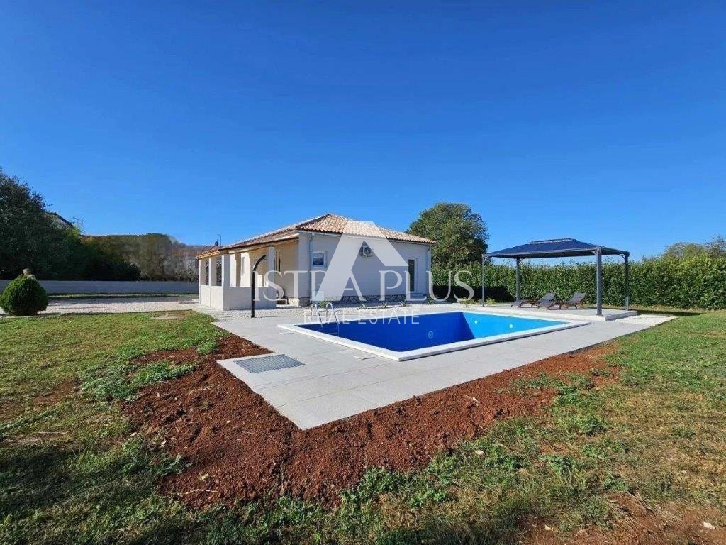 Istrien, Poreč Umgebung – Einfamilienhaus mit Pool in ruhiger Lage