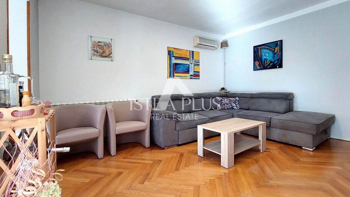 Istra, Poreč bliža okolica 4 km - Stan 116m2 sa dvorištem 75m2, centralno grijanje , 2 parkinga