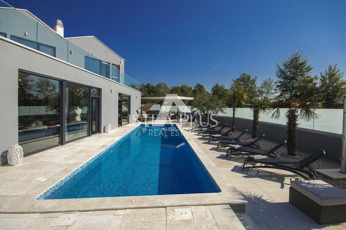 Moderne, luxuriöse, hochwertige Villa in der Nähe von Poreč, Istrien