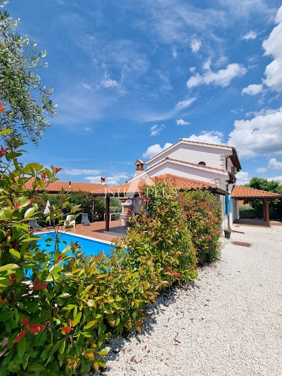 Haus mit Schwimmbad in Višnjan