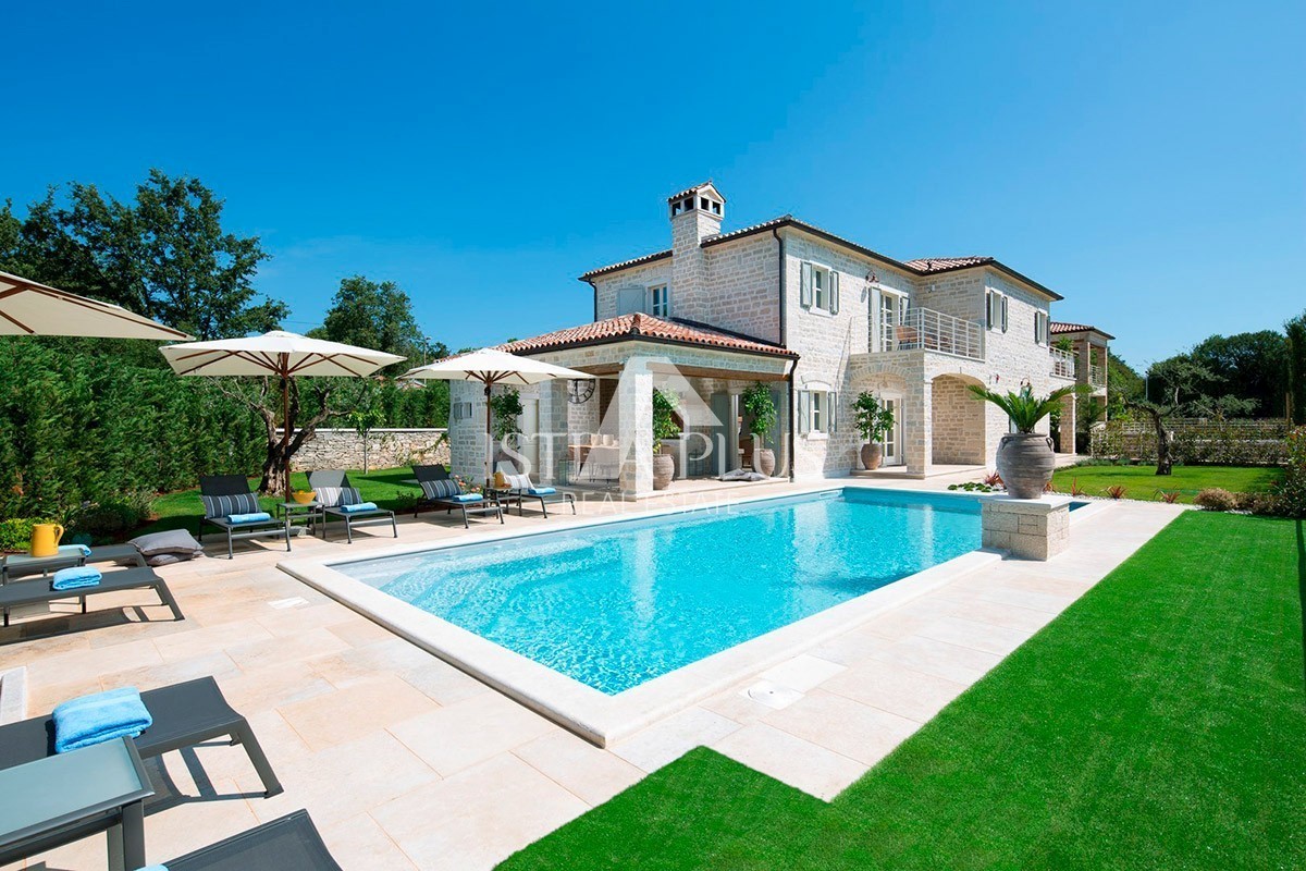 LUXUSVILLA MIT POOL UND SPORTZONE