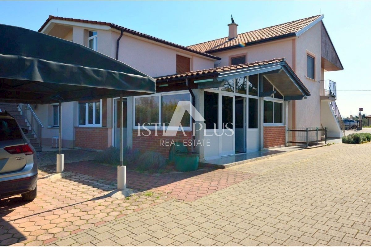 Anwesen mit 2 Häusern zu verkaufen - Poreč