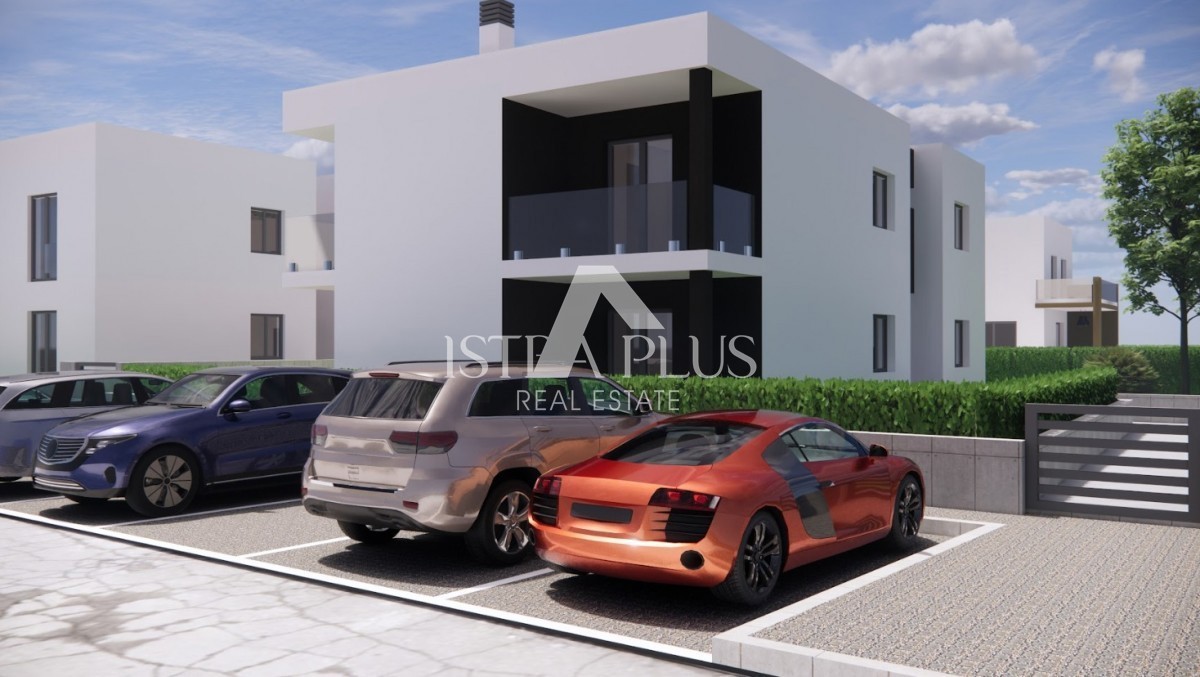 Stan na prvom katu i udaljen 2 km od grada Poreča!