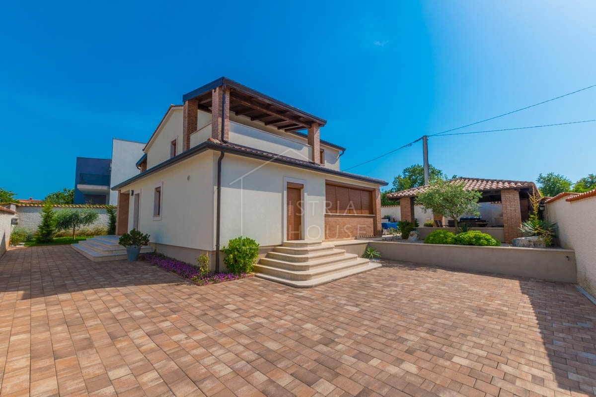 POREČ, okolica - prekrasna vila sa bazenom