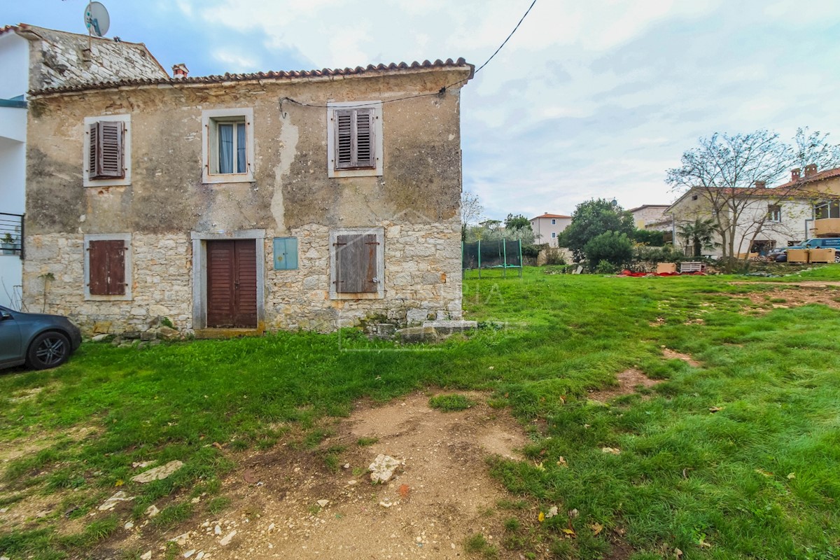 Poreč, okolica, kamena kuća s velikim zemljištem