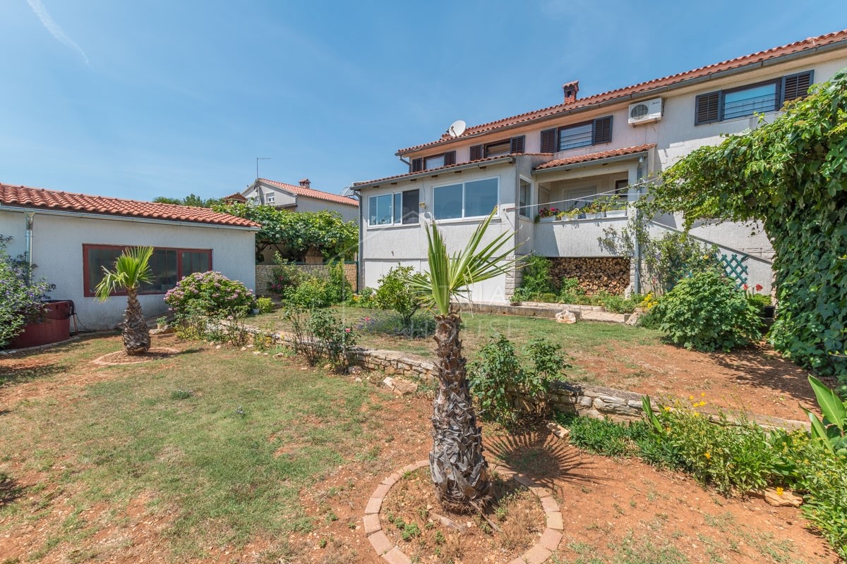 Poreč, kuća s dva stana 