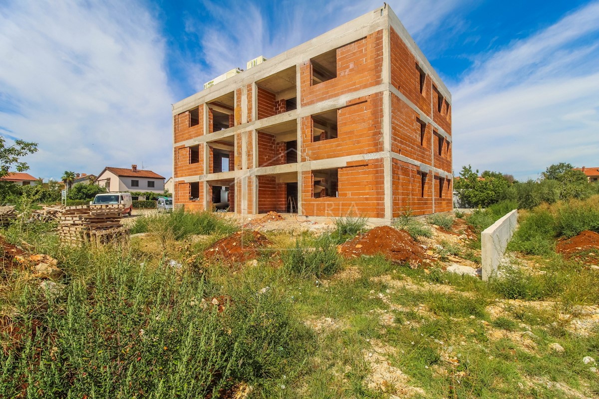 Poreč, novo moderno stanovanje le 500m od plaže