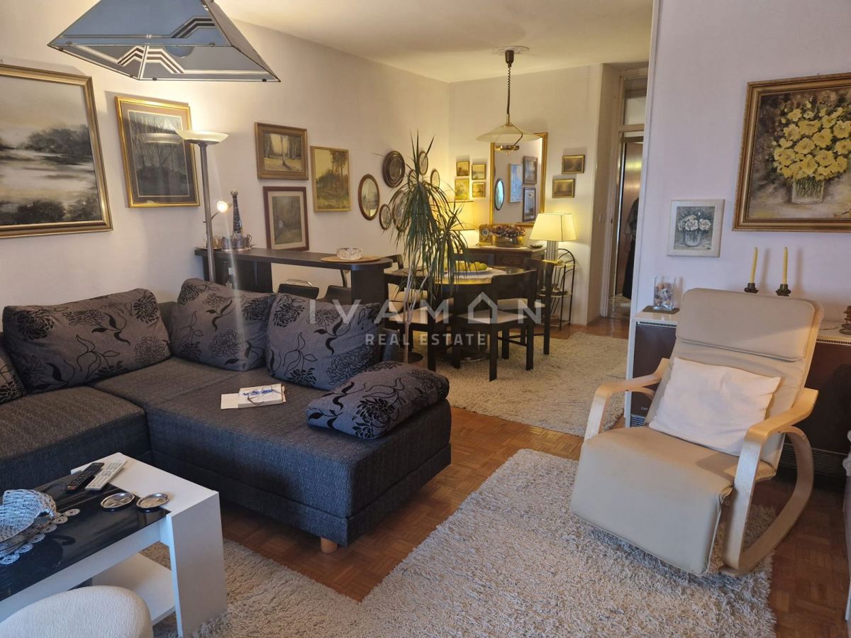 Apartment with sea view, 300 m from the beach