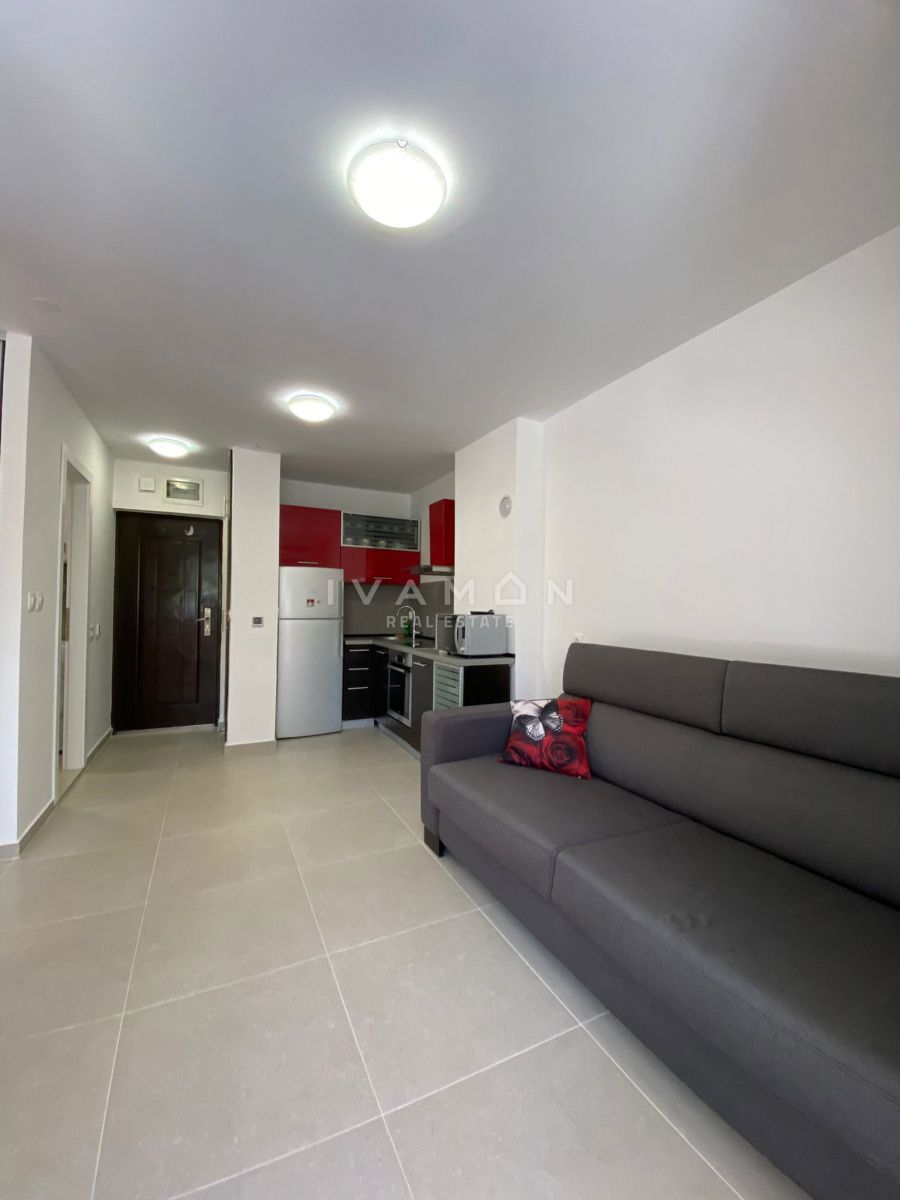 Renovated apartment on the first floor near the sea