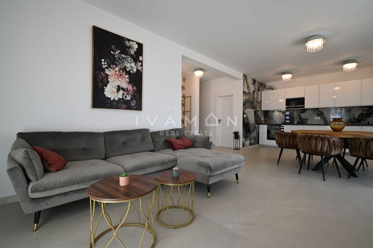 Nova, opremljena hiša s tremi spalnicami