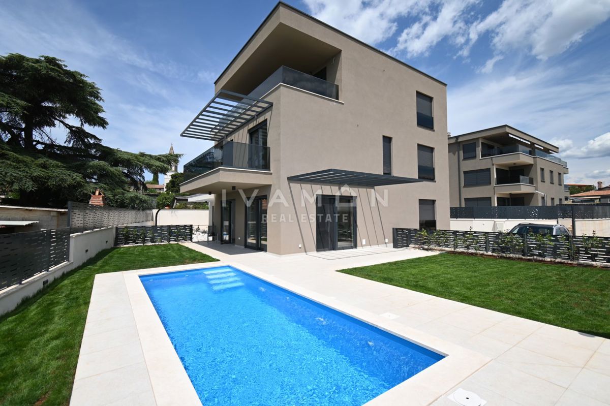 Beautiful three-bedroom apartment with a pool