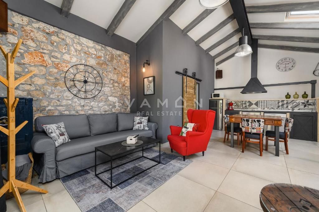 Šarmantna, prenovljena istrska hiša z bazenom