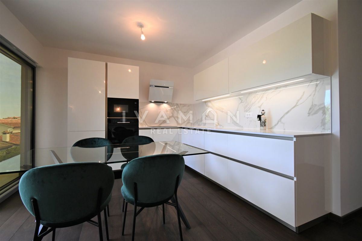 Luxurious apartment in the city center and 150 m from the sea