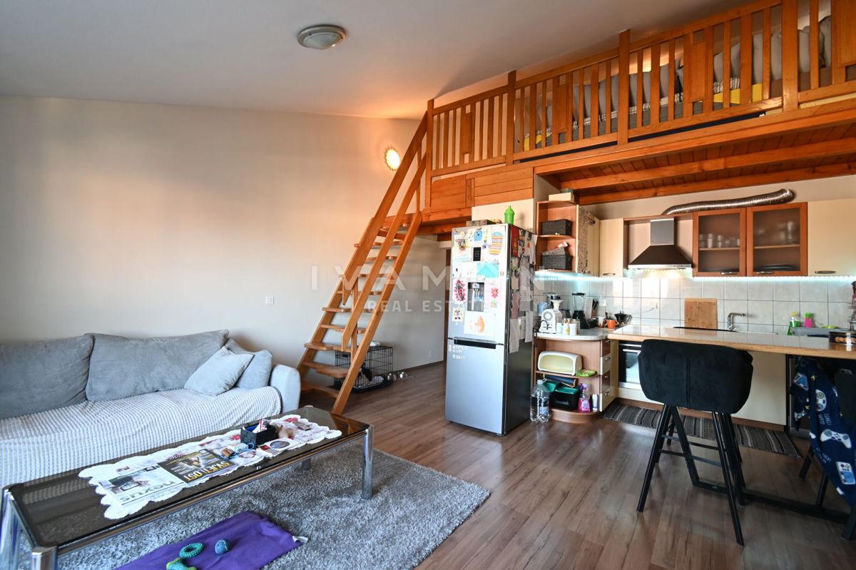 Three-room apartment with a beautiful view of the sea