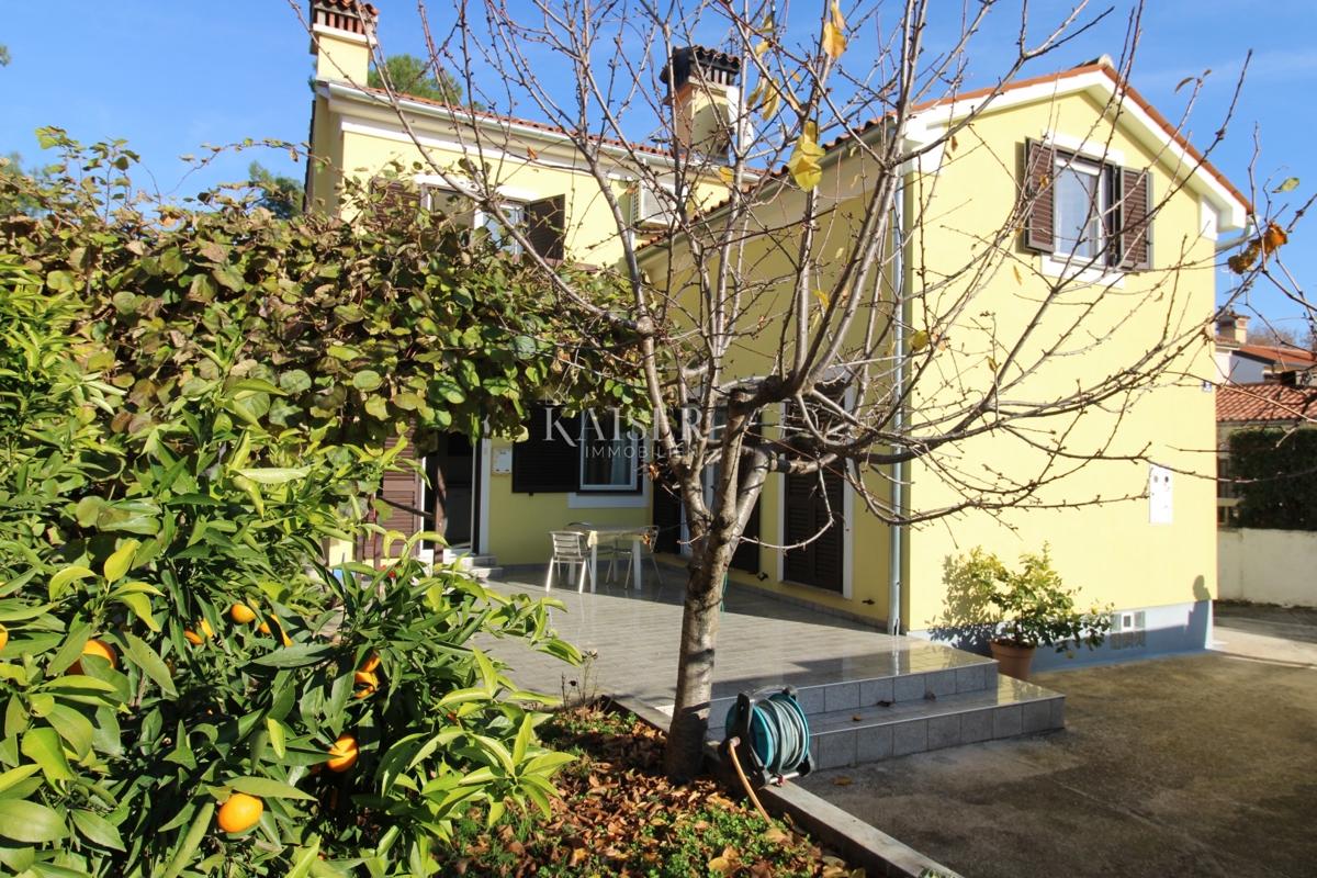 Istrien - Poreč, Familienhaus mit Wohnungen, Top-Lage