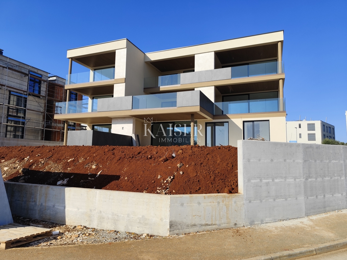 Istra, Novigrad - luksuzni stan u prizemlju