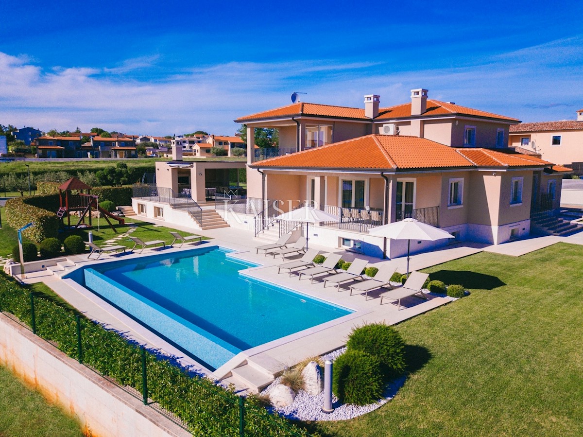 Istria - around Poreč - villa with pool, 380 m2