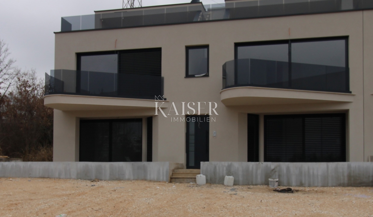 Istria - Poreč, one bedroom apartment with roof terrace, sea view