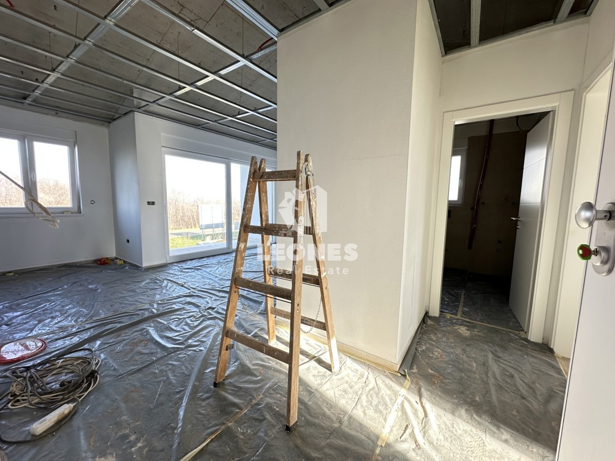 Apartment on the first floor with an open view of the sea in the vicinity of Poreč