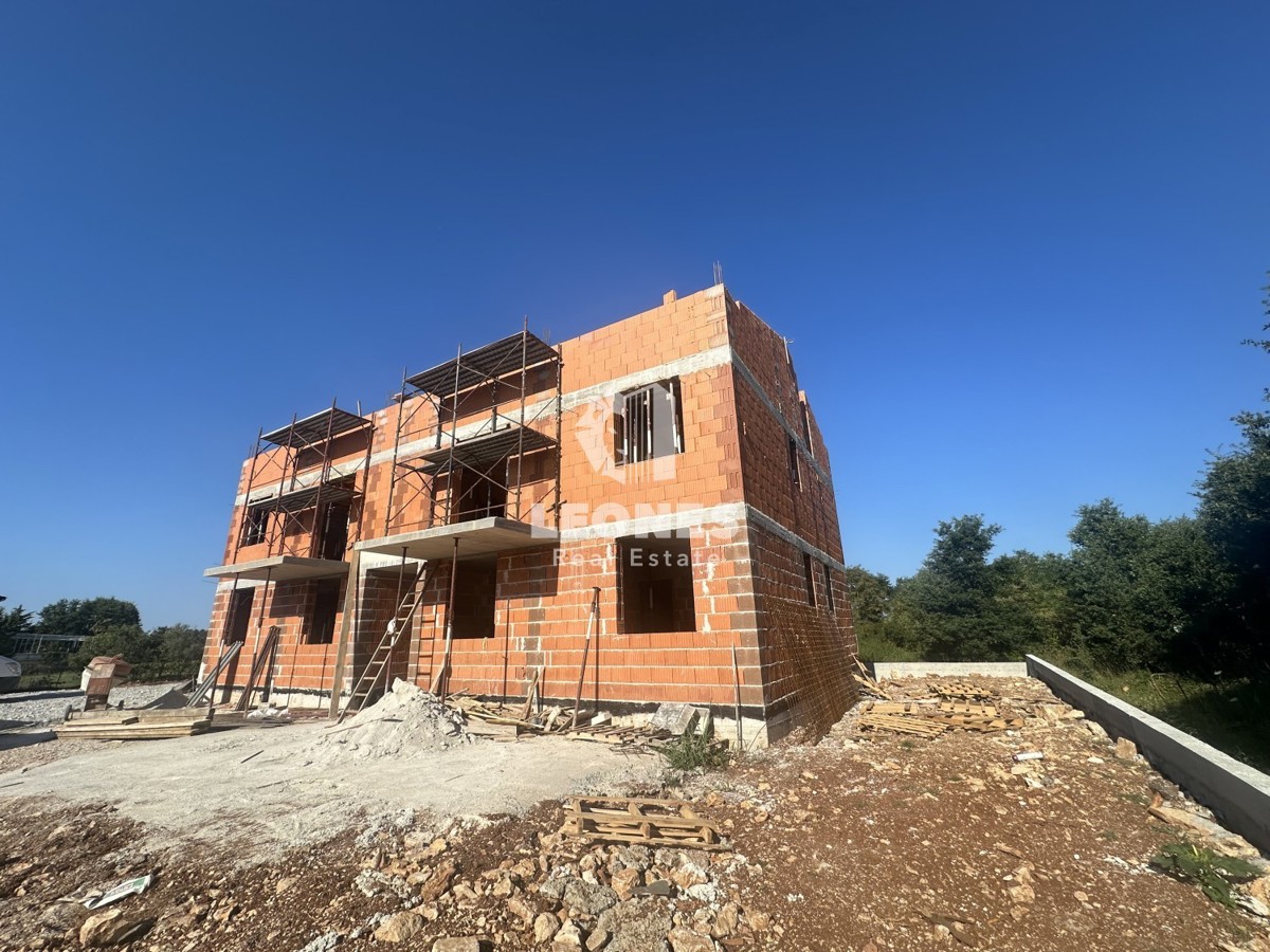 Beautiful apartment in a new building on the ground floor with a garden in Poreč