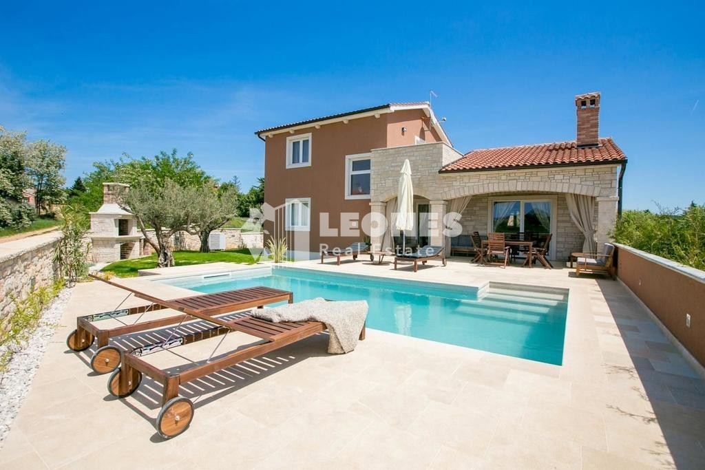 Kuća s bazenom u okolici Poreča