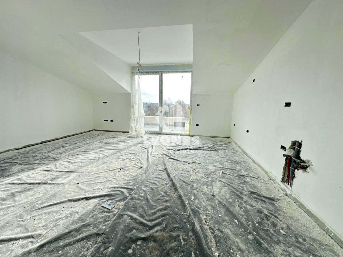 Penthouse with a view of the greenery in the vicinity of Poreč