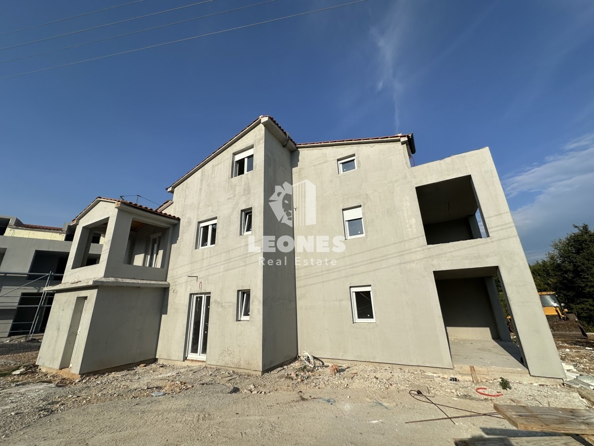 Quality apartment on the ground floor with garden and storage in the vicinity of Poreč