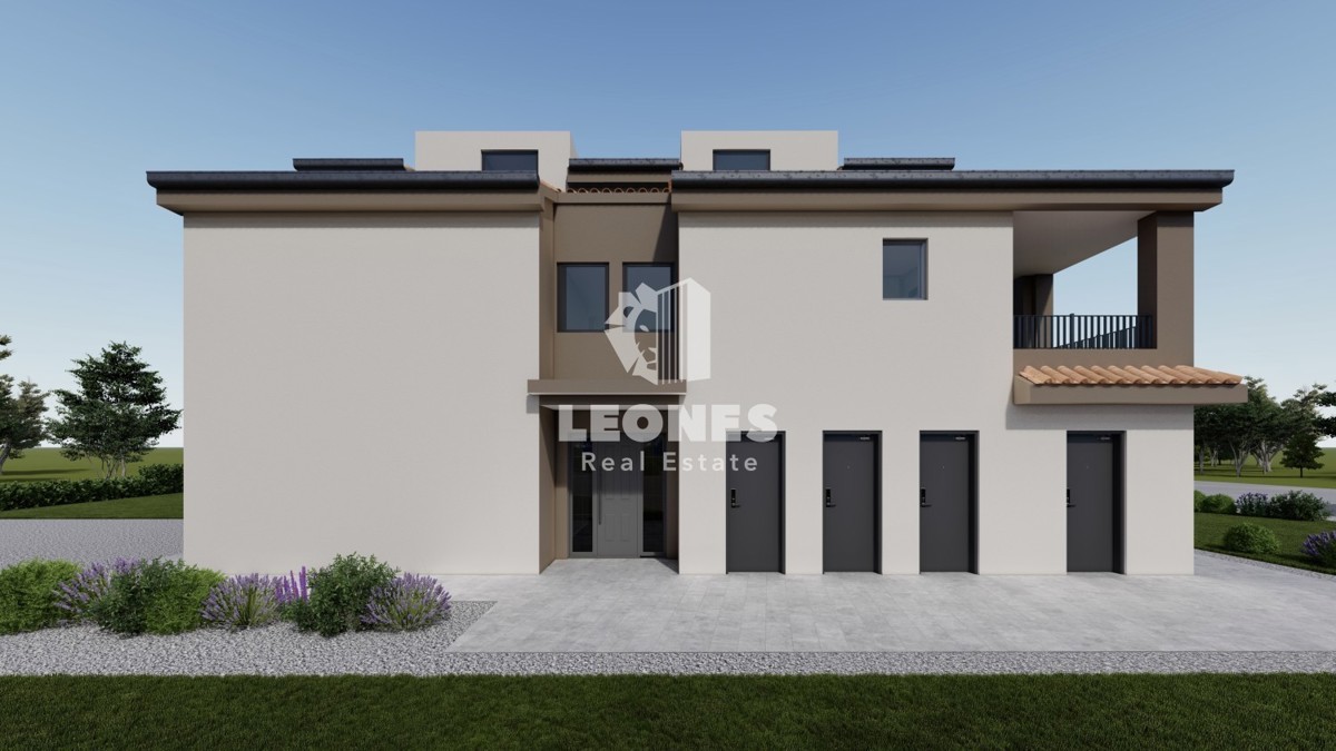 Ground floor apartment with a courtyard near Poreč