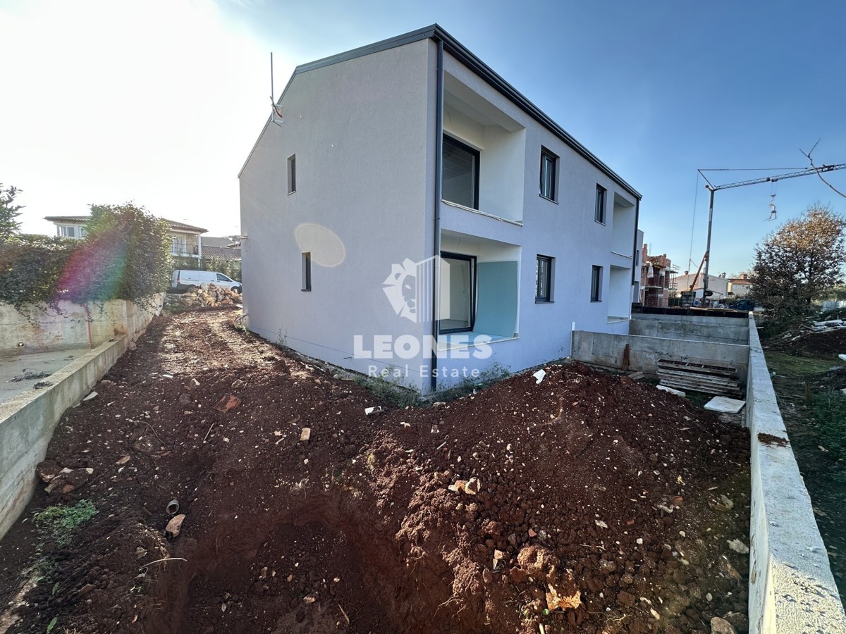 Quality apartment near Poreč with a large yard