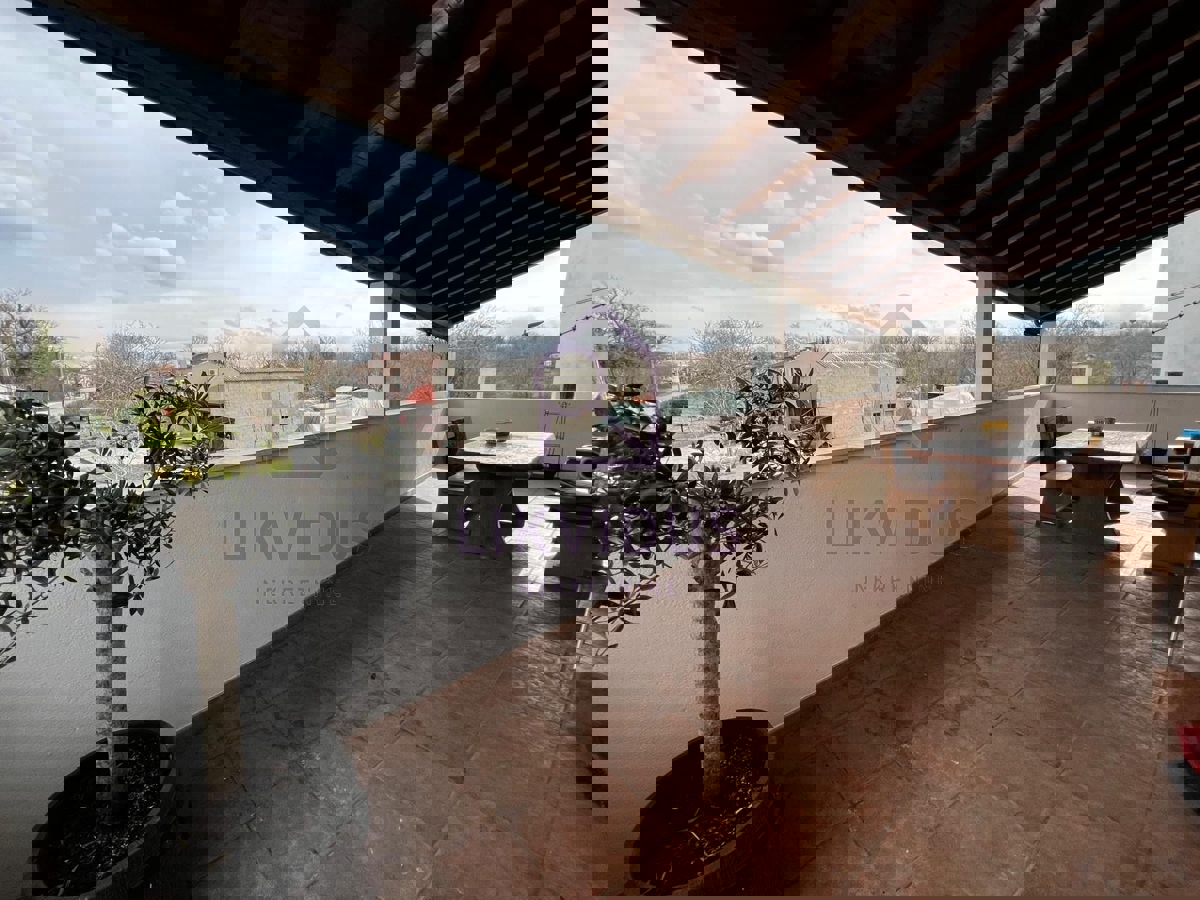 Poslovno stambeni objekt blizu Poreča, Bonaci