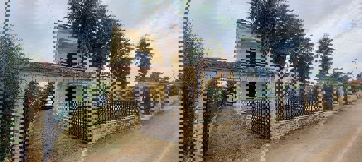 KUĆA 2KM OD CENTRA POREČA!!