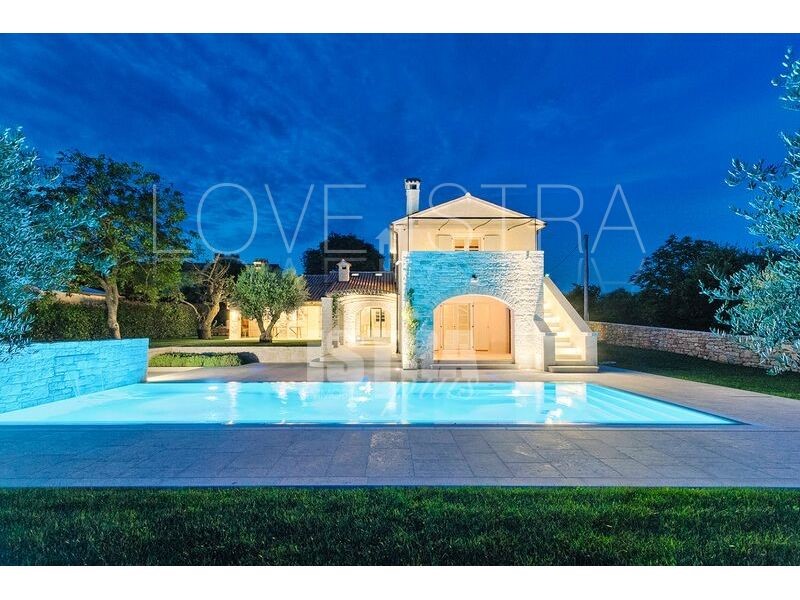 Vila ,  seosko imanje koje datira iz 19 stoljeća.  Restaurirano