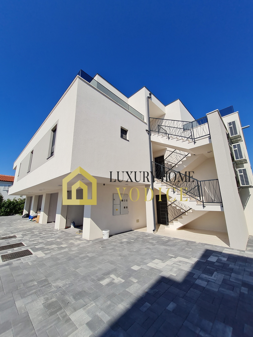 Penthouse 270 m od plaže, Srima