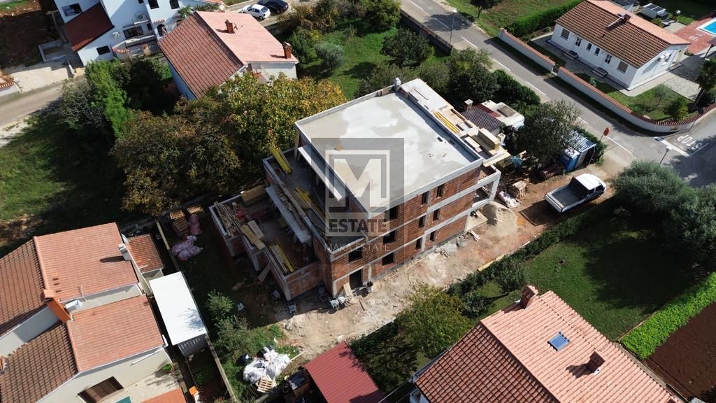 Poreč, okolica, moderan stan u prizemlju sa vrtom!