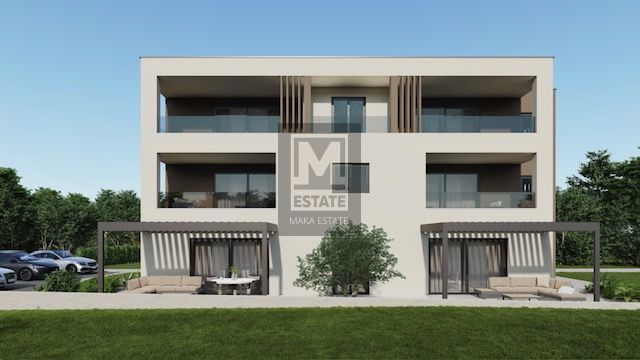 Poreč, surroundings, luxury apartment on the first floor, 600 m from the sea