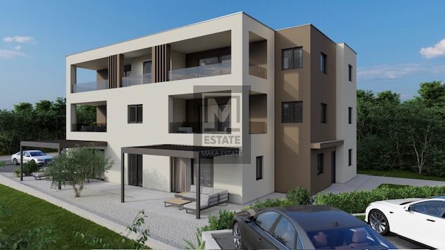 Poreč, surroundings, Ground floor apartment with garden 600 m from the sea