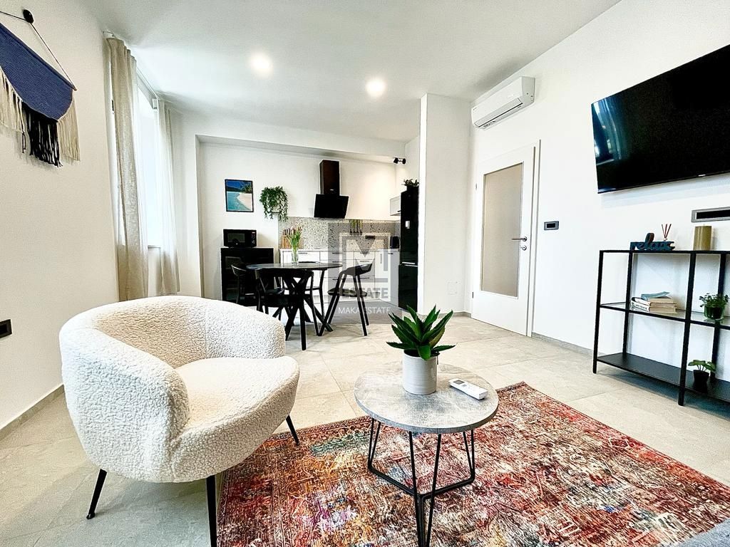 Poreč, surroundings, apartment on the first floor with a sea view.