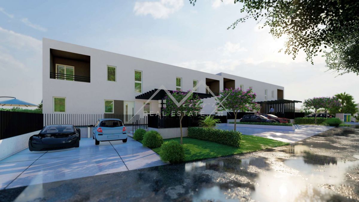 Poreč okolica, moderna kuća s vrtom blizu mora i grada!