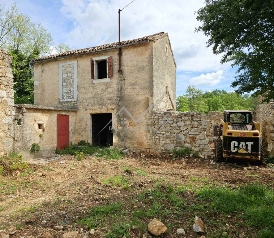 Poreč okolica, Hiša za prenovo v bližini mesta