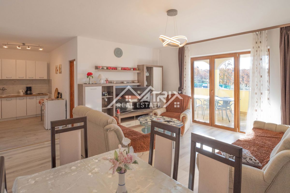 Poreč okolica, etaža zgrade sa dva stana